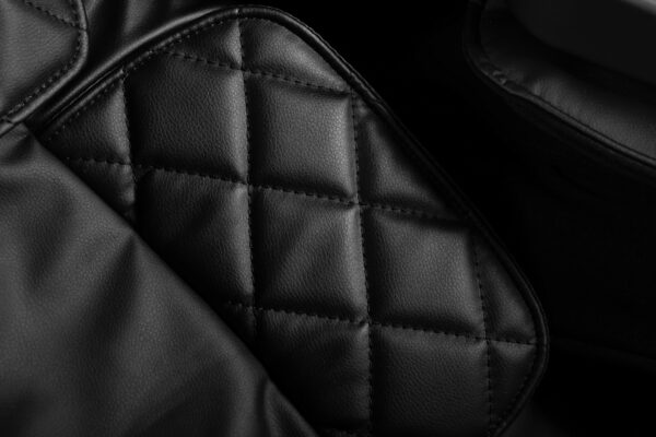 Massagestol The Bozz 4D Pro i svart läder